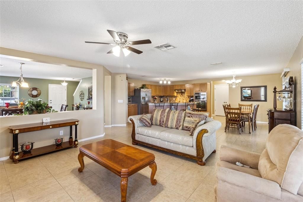 Active With Contract: $390,000 (4 beds, 2 baths, 2620 Square Feet)