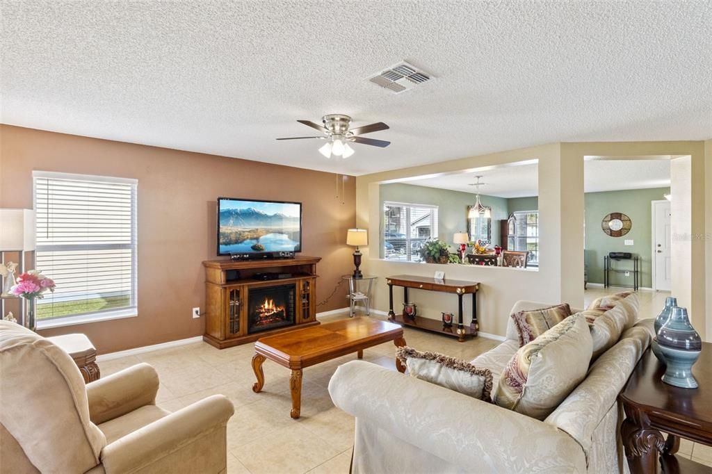 Active With Contract: $390,000 (4 beds, 2 baths, 2620 Square Feet)