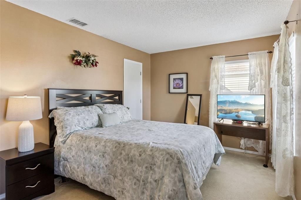 Active With Contract: $390,000 (4 beds, 2 baths, 2620 Square Feet)