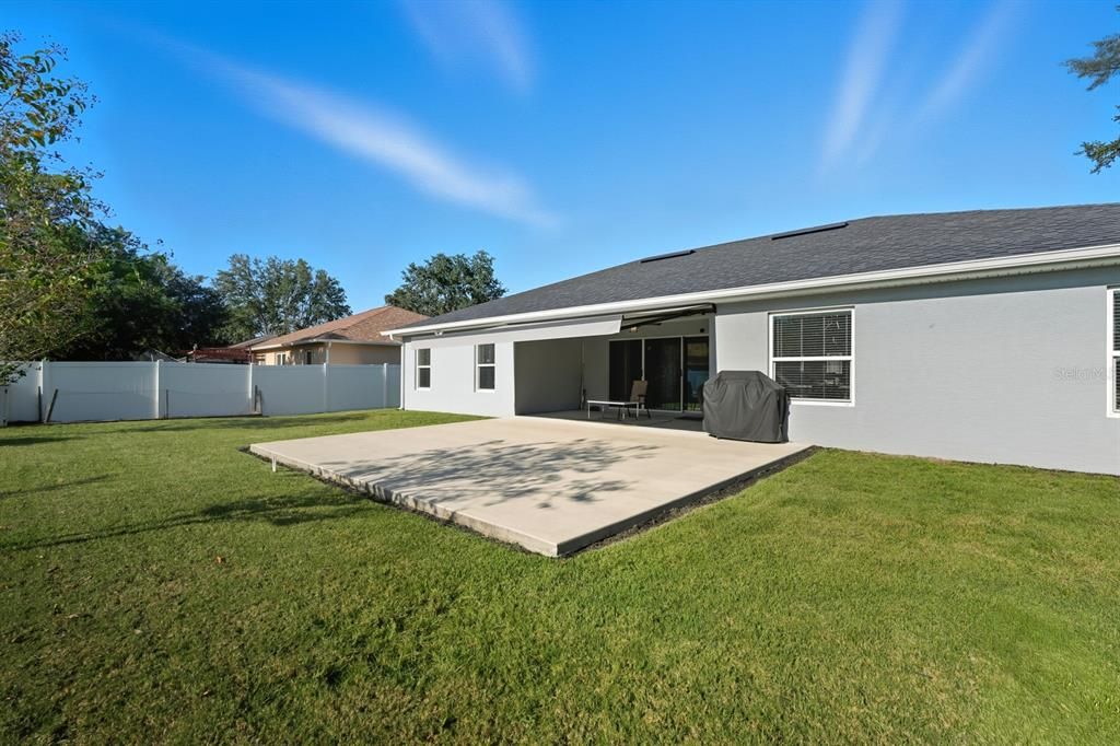 Activo con contrato: $439,000 (3 camas, 2 baños, 2208 Pies cuadrados)