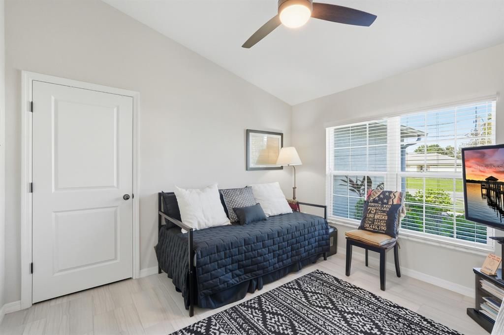 Activo con contrato: $439,000 (3 camas, 2 baños, 2208 Pies cuadrados)