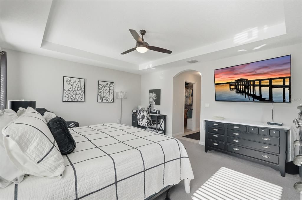 Activo con contrato: $439,000 (3 camas, 2 baños, 2208 Pies cuadrados)