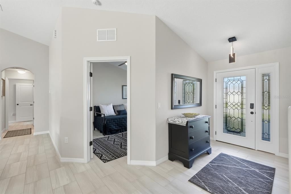 Activo con contrato: $439,000 (3 camas, 2 baños, 2208 Pies cuadrados)