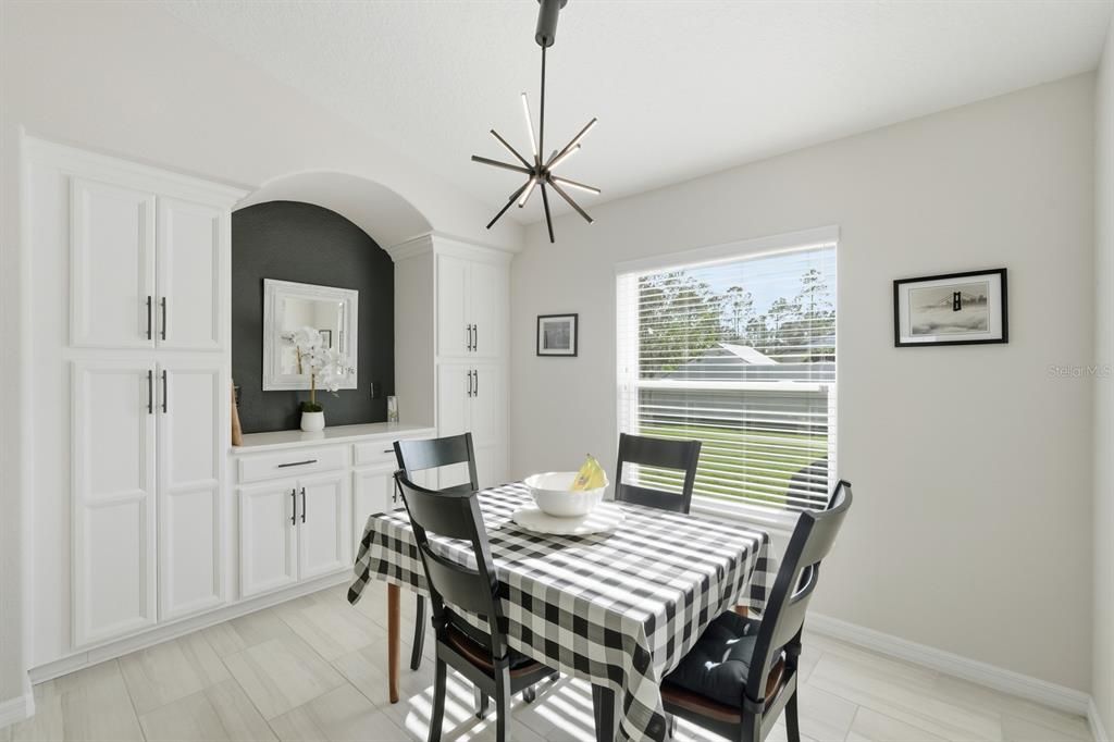 Activo con contrato: $439,000 (3 camas, 2 baños, 2208 Pies cuadrados)