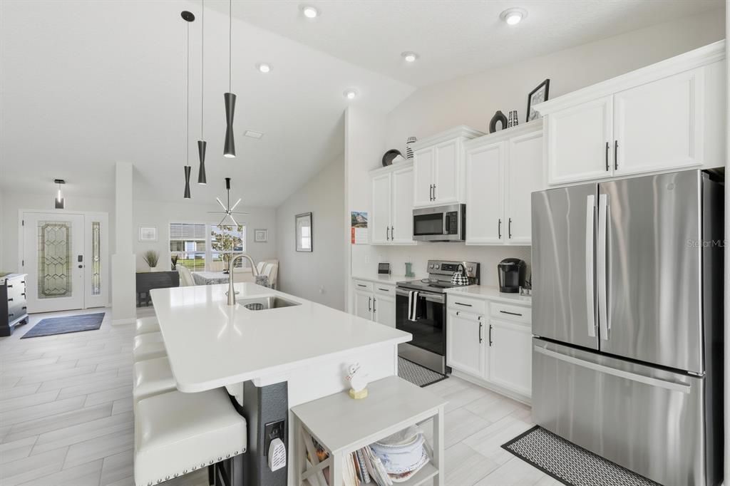 Activo con contrato: $439,000 (3 camas, 2 baños, 2208 Pies cuadrados)