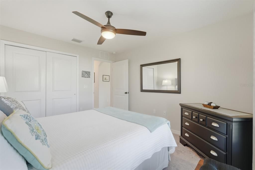 Activo con contrato: $439,000 (3 camas, 2 baños, 2208 Pies cuadrados)