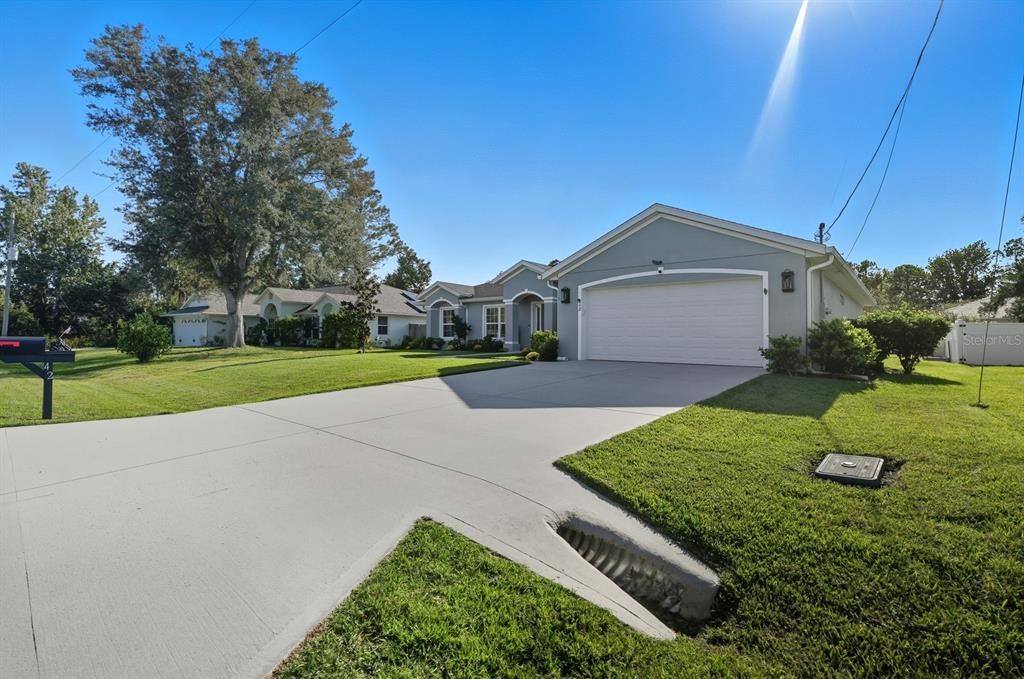 Activo con contrato: $439,000 (3 camas, 2 baños, 2208 Pies cuadrados)