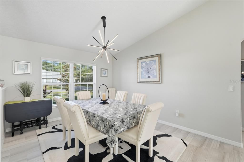 Activo con contrato: $439,000 (3 camas, 2 baños, 2208 Pies cuadrados)