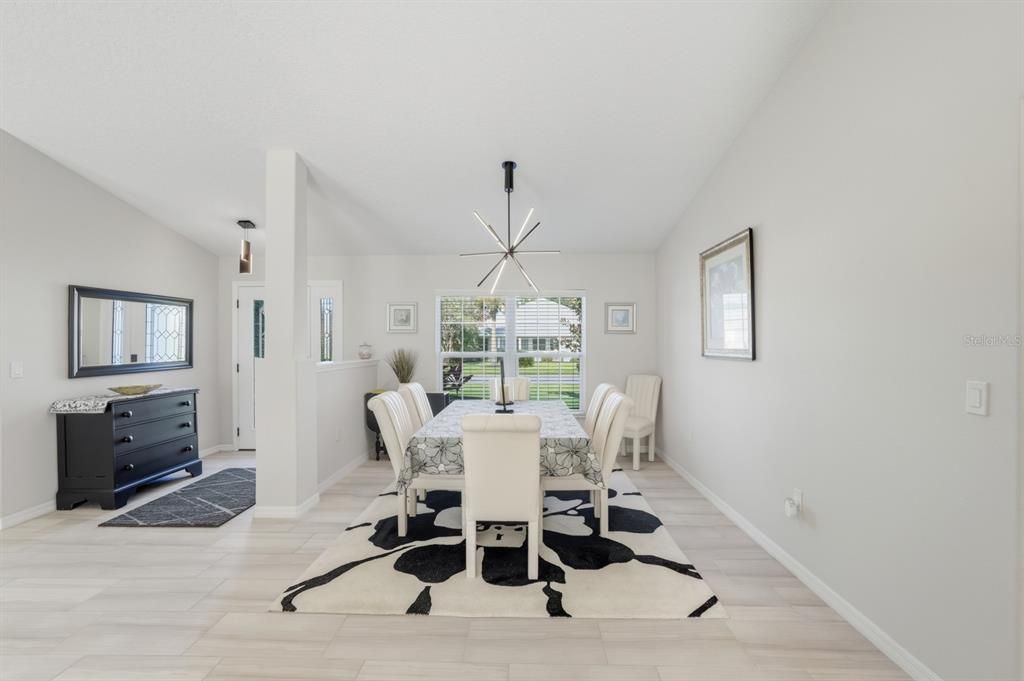 Activo con contrato: $439,000 (3 camas, 2 baños, 2208 Pies cuadrados)