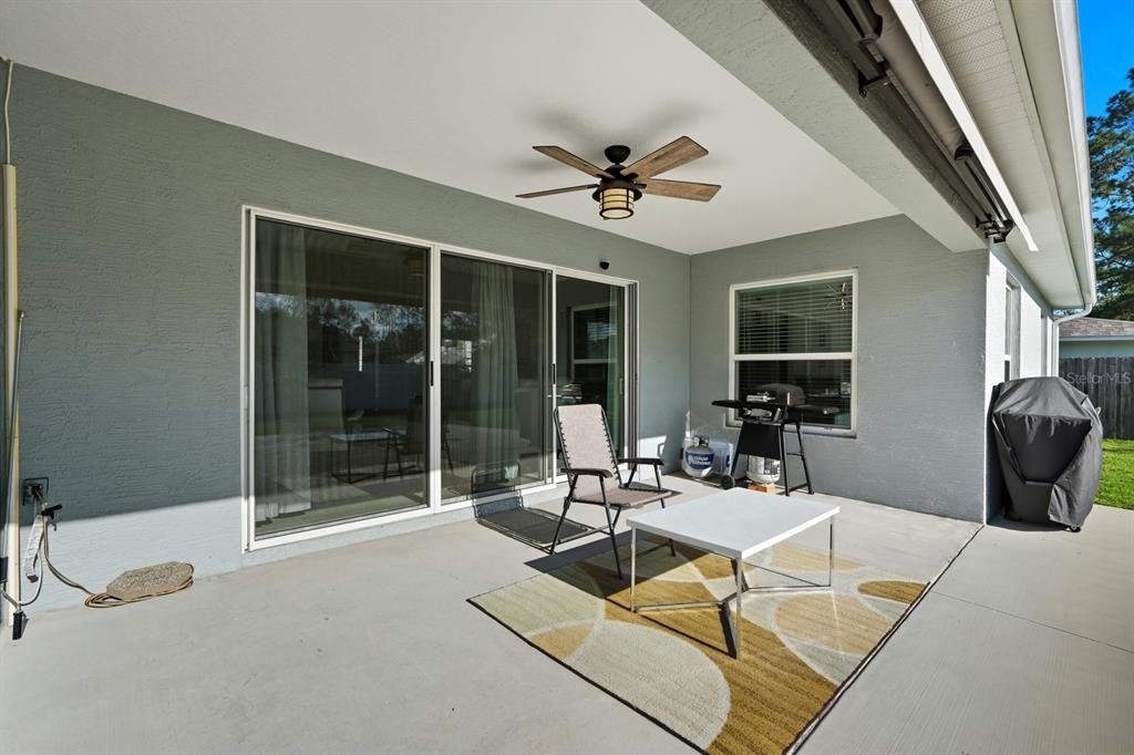 Activo con contrato: $439,000 (3 camas, 2 baños, 2208 Pies cuadrados)