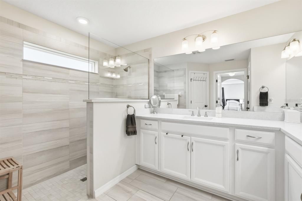 Activo con contrato: $439,000 (3 camas, 2 baños, 2208 Pies cuadrados)