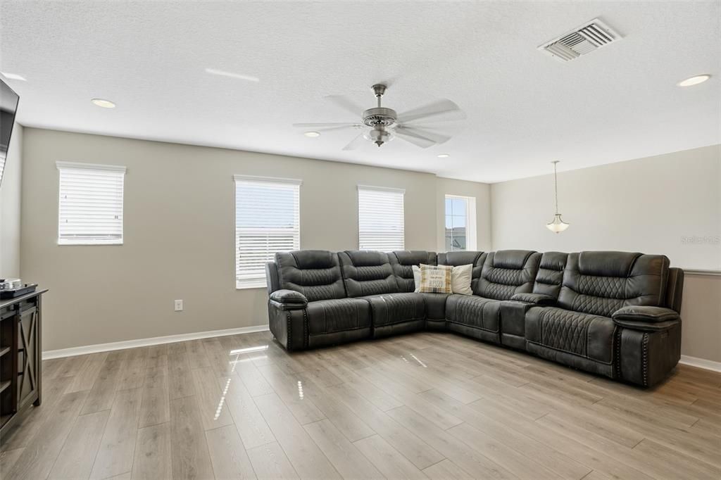 На продажу: $635,000 (4 спален, 2 ванн, 3292 Квадратных фут)