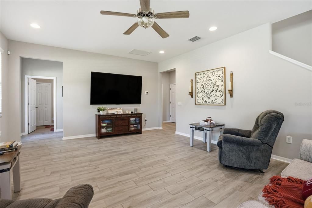 На продажу: $635,000 (4 спален, 2 ванн, 3292 Квадратных фут)