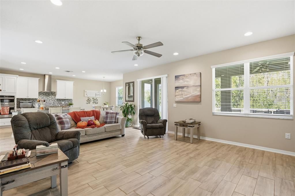 На продажу: $635,000 (4 спален, 2 ванн, 3292 Квадратных фут)