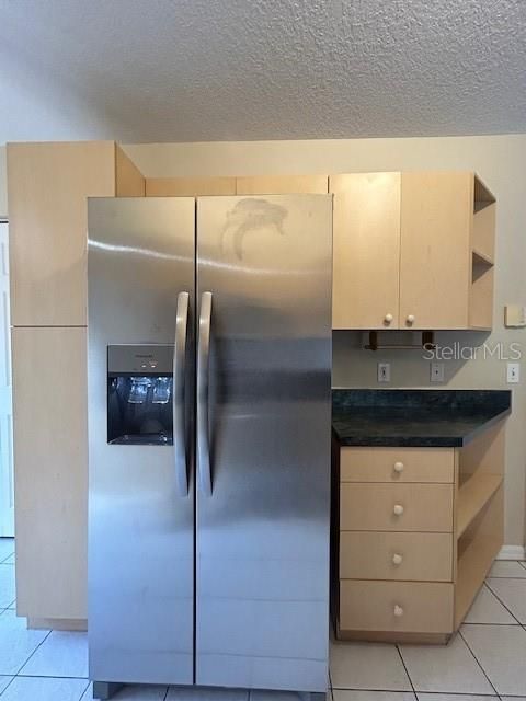 Activo con contrato: $379,900 (3 camas, 2 baños, 1226 Pies cuadrados)