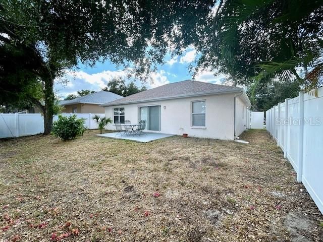 Activo con contrato: $379,900 (3 camas, 2 baños, 1226 Pies cuadrados)