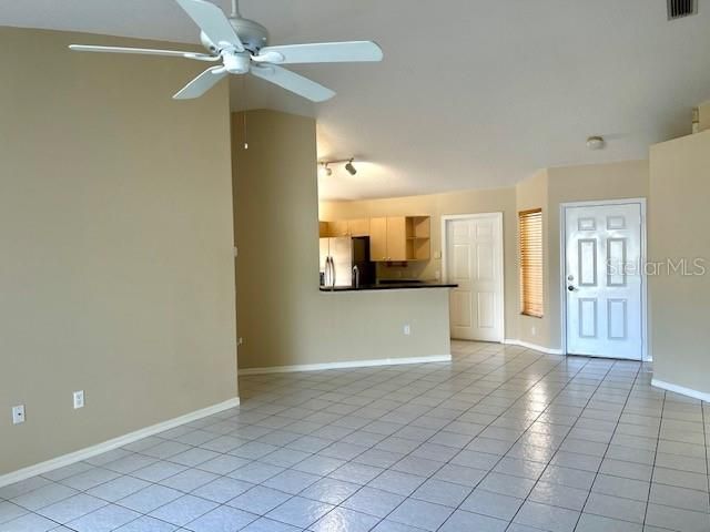 Activo con contrato: $379,900 (3 camas, 2 baños, 1226 Pies cuadrados)