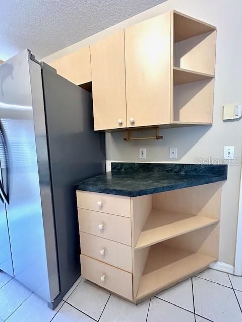 Activo con contrato: $379,900 (3 camas, 2 baños, 1226 Pies cuadrados)