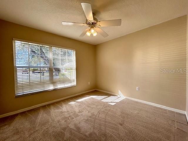 Activo con contrato: $379,900 (3 camas, 2 baños, 1226 Pies cuadrados)