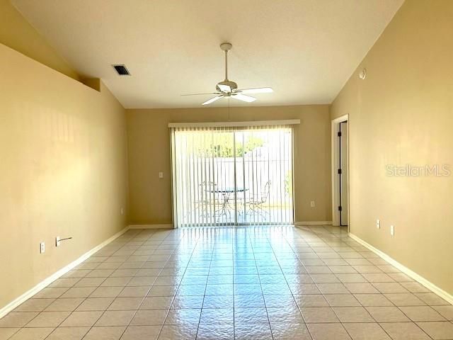 Activo con contrato: $379,900 (3 camas, 2 baños, 1226 Pies cuadrados)