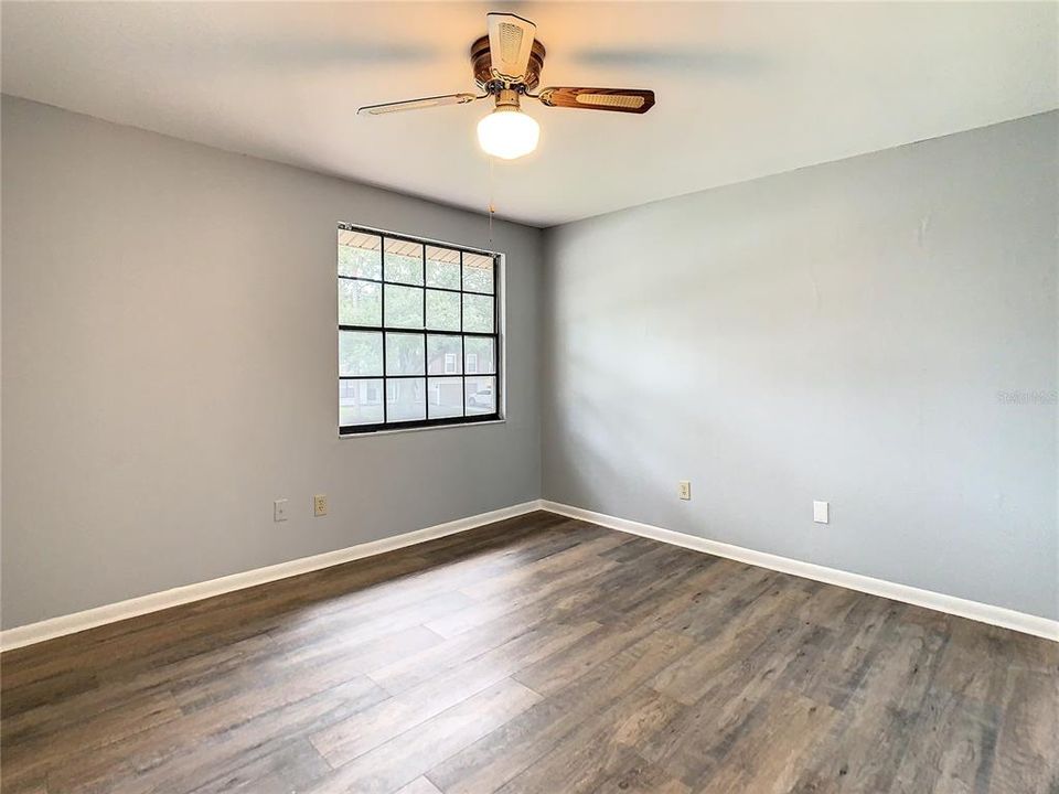 For Sale: $519,990 (4 beds, 2 baths, 1964 Square Feet)