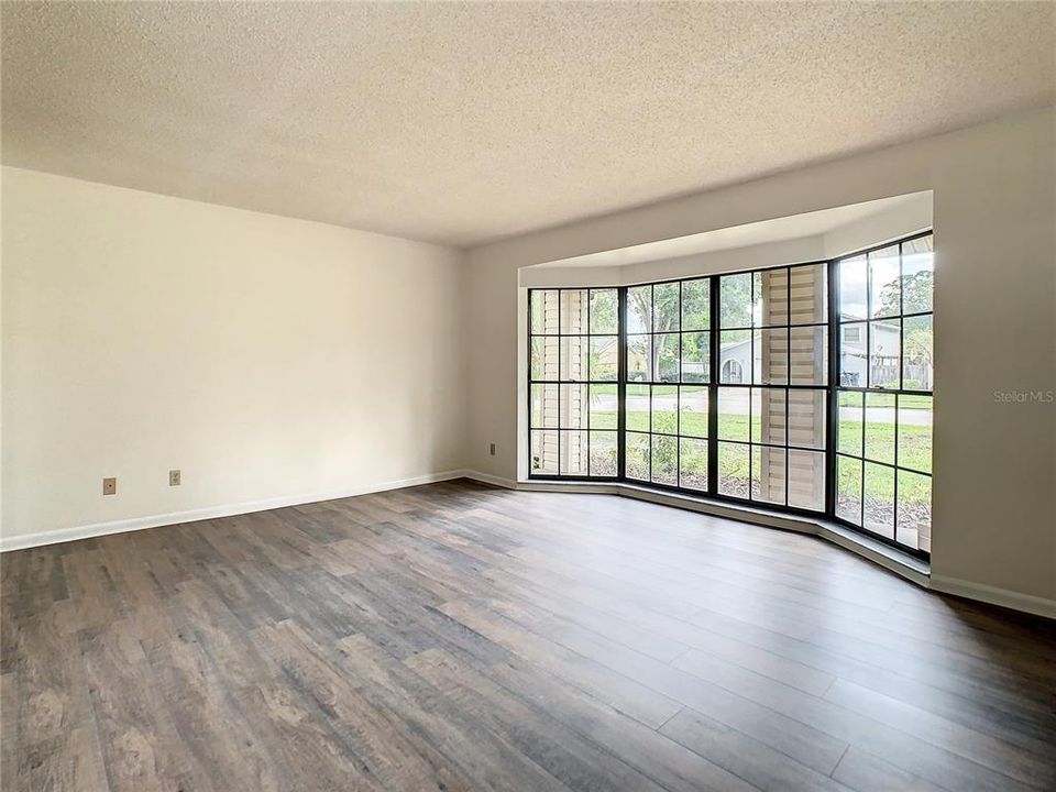 For Sale: $519,990 (4 beds, 2 baths, 1964 Square Feet)