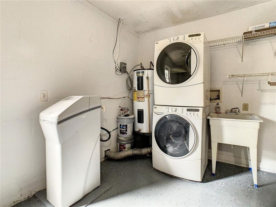 For Sale: $519,990 (4 beds, 2 baths, 1964 Square Feet)