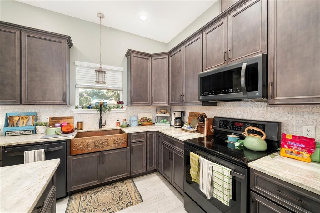 For Sale: $610,000 (4 beds, 2 baths, 1917 Square Feet)