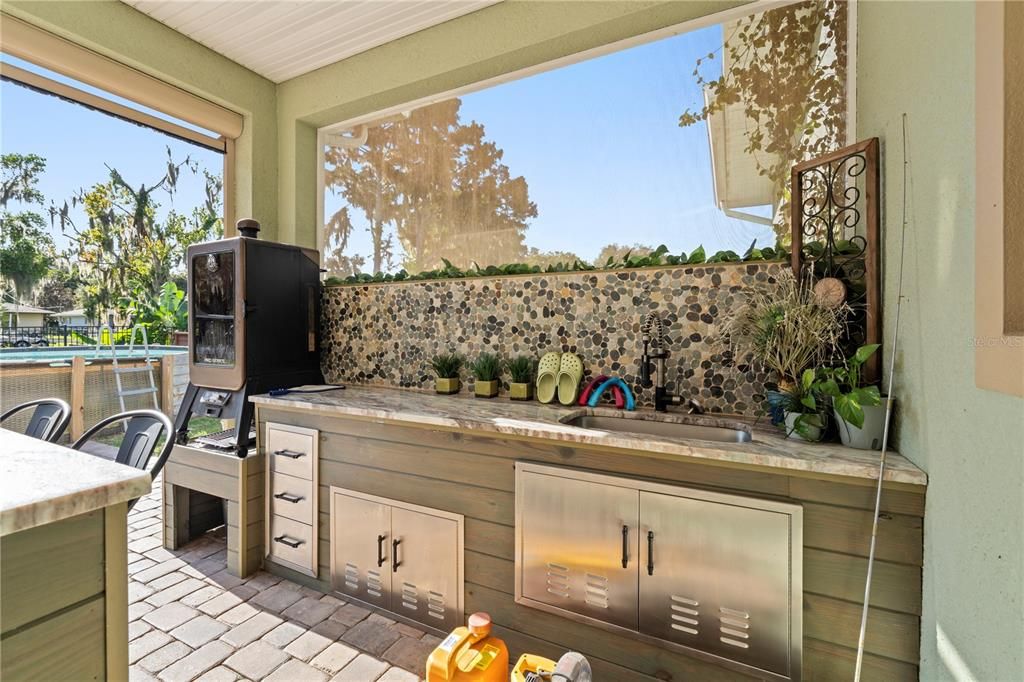 For Sale: $610,000 (4 beds, 2 baths, 1917 Square Feet)