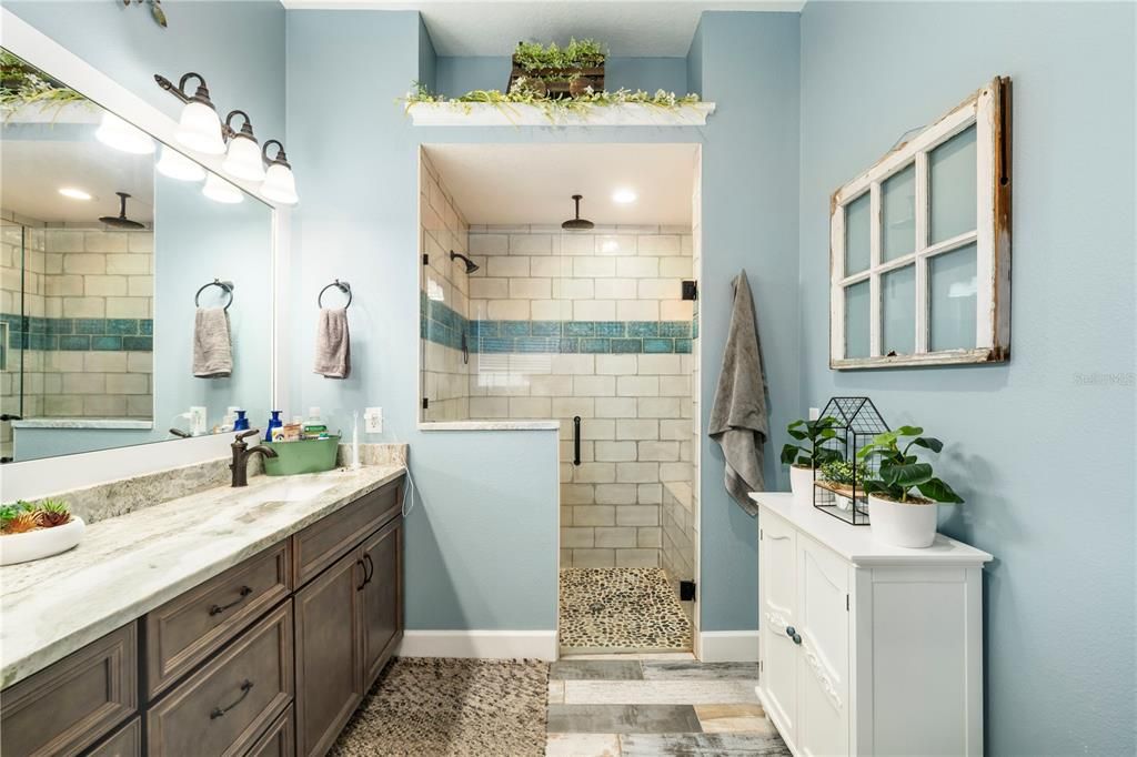 For Sale: $610,000 (4 beds, 2 baths, 1917 Square Feet)