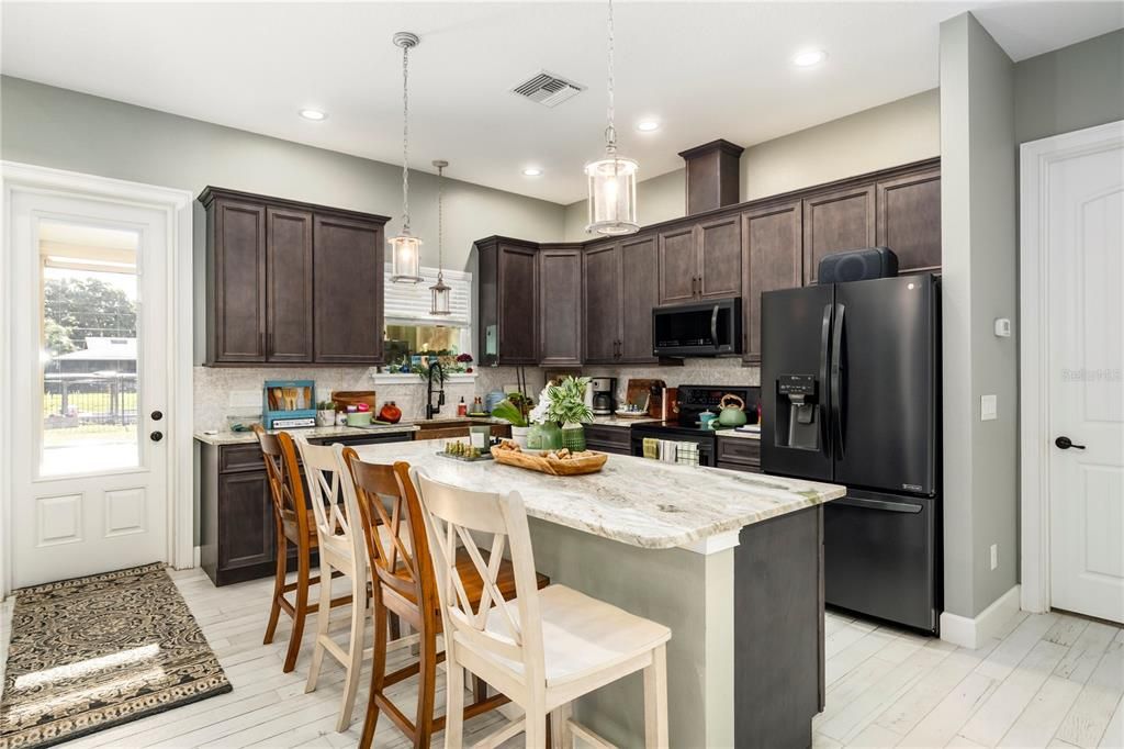 For Sale: $610,000 (4 beds, 2 baths, 1917 Square Feet)