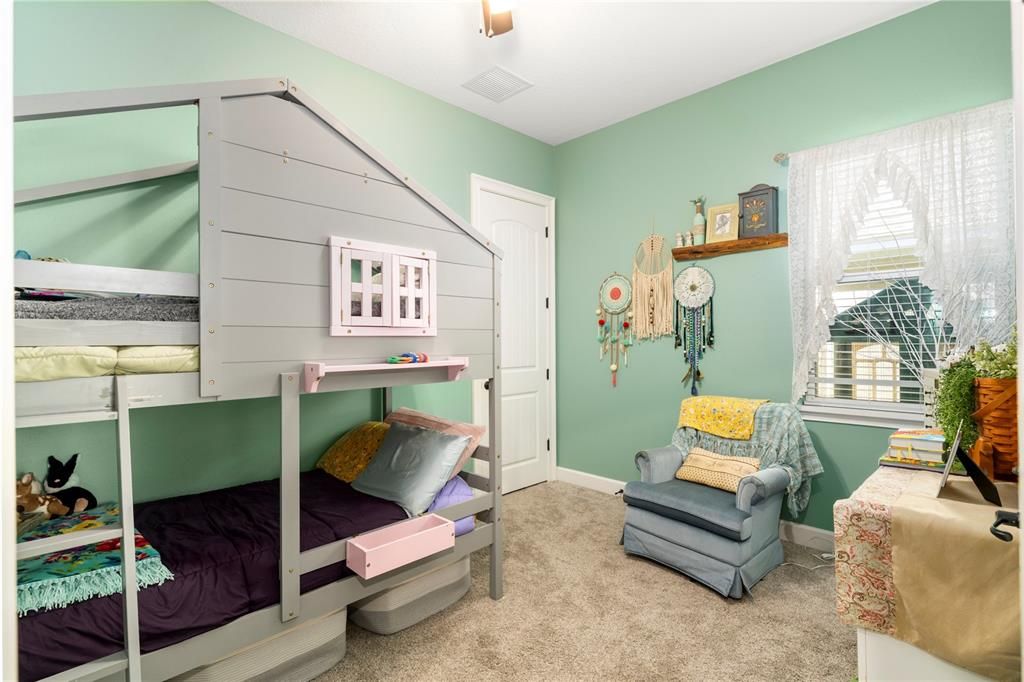 For Sale: $610,000 (4 beds, 2 baths, 1917 Square Feet)