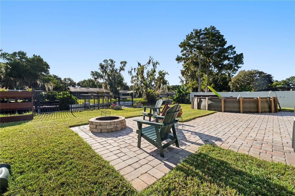 For Sale: $610,000 (4 beds, 2 baths, 1917 Square Feet)