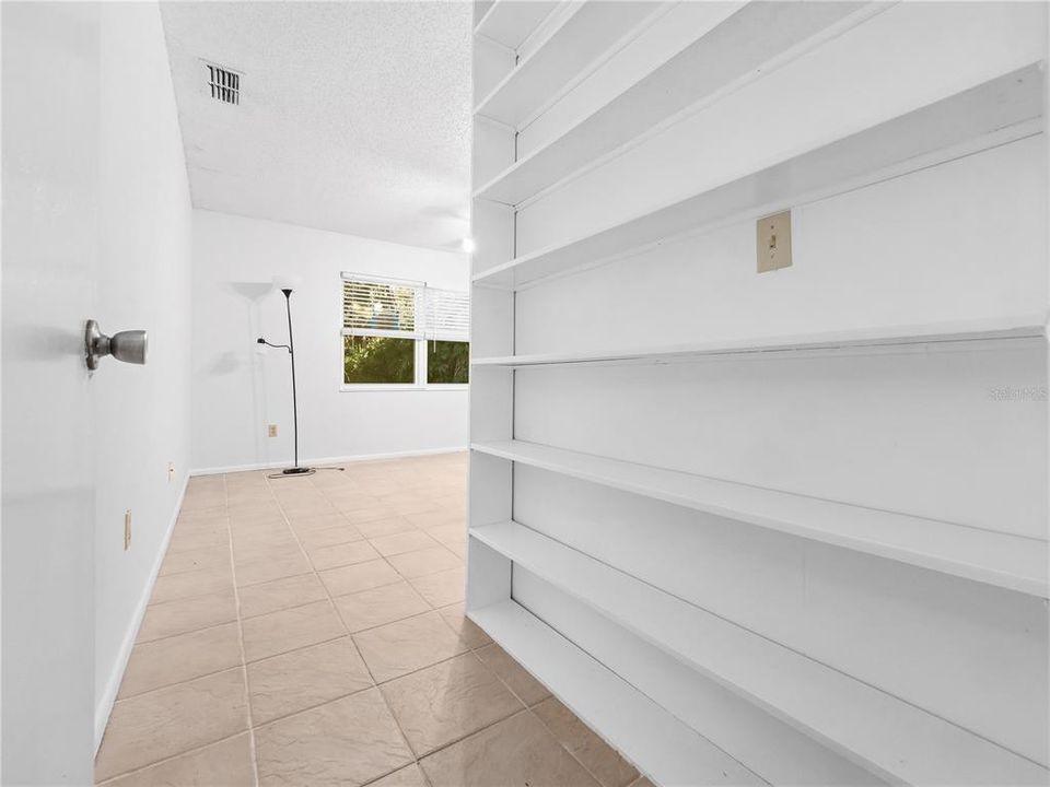 На продажу: $500,000 (4 спален, 2 ванн, 1811 Квадратных фут)