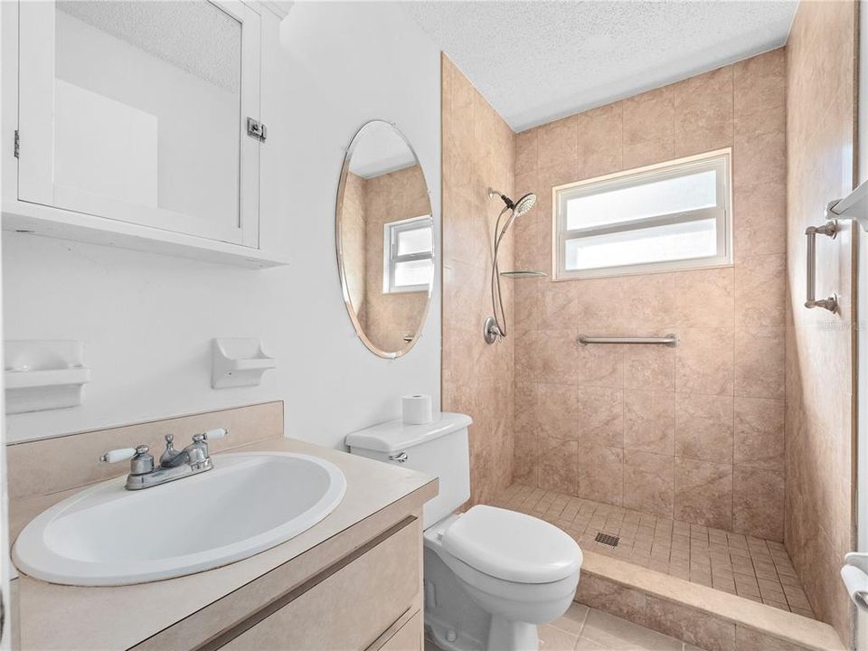 На продажу: $500,000 (4 спален, 2 ванн, 1811 Квадратных фут)