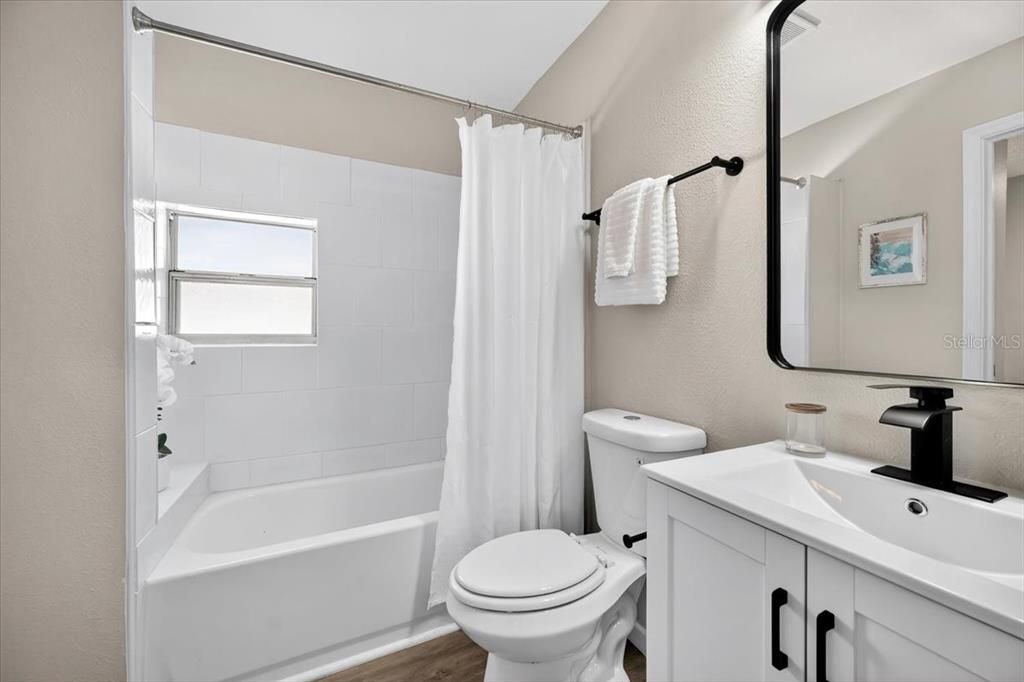 For Sale: $217,000 (3 beds, 1 baths, 912 Square Feet)