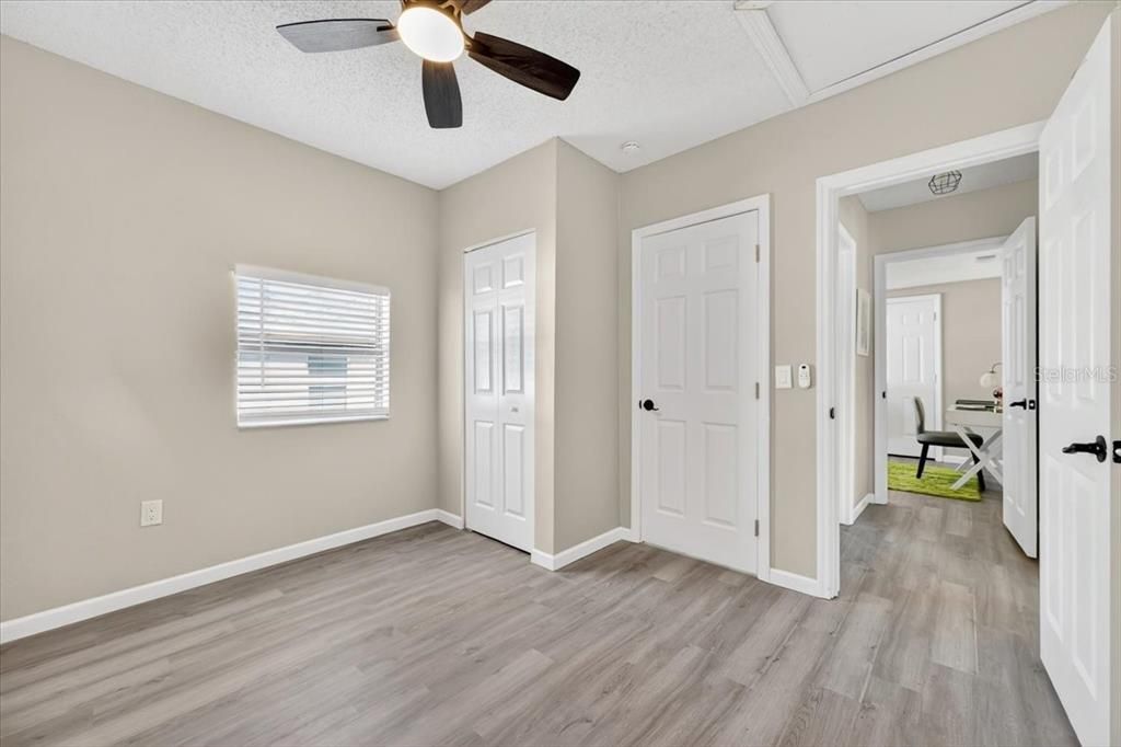 For Sale: $217,000 (3 beds, 1 baths, 912 Square Feet)