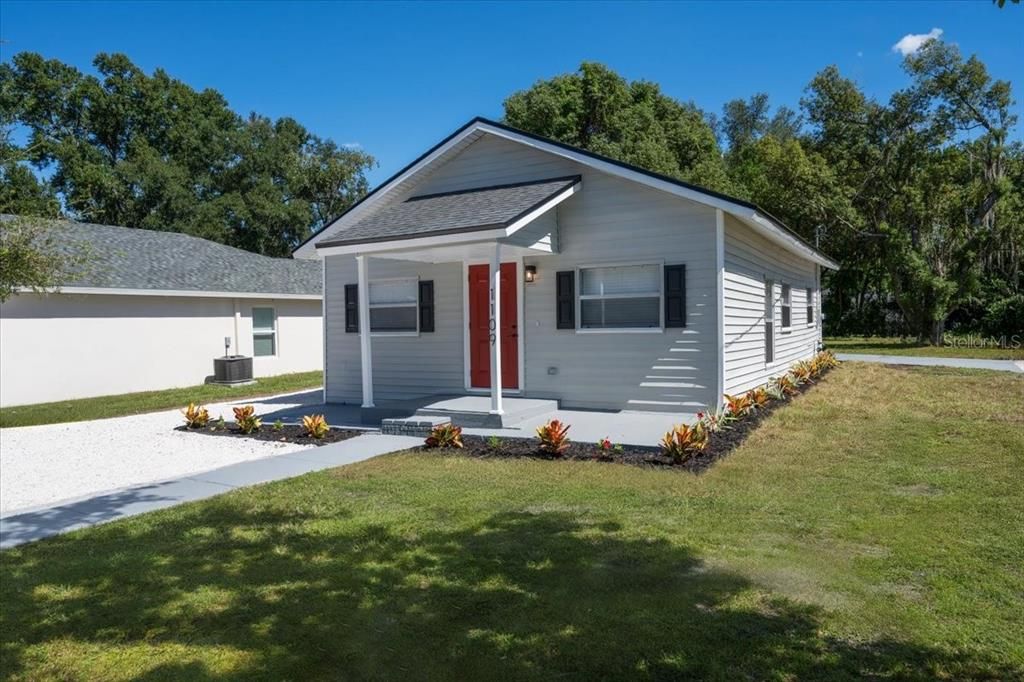 For Sale: $217,000 (3 beds, 1 baths, 912 Square Feet)