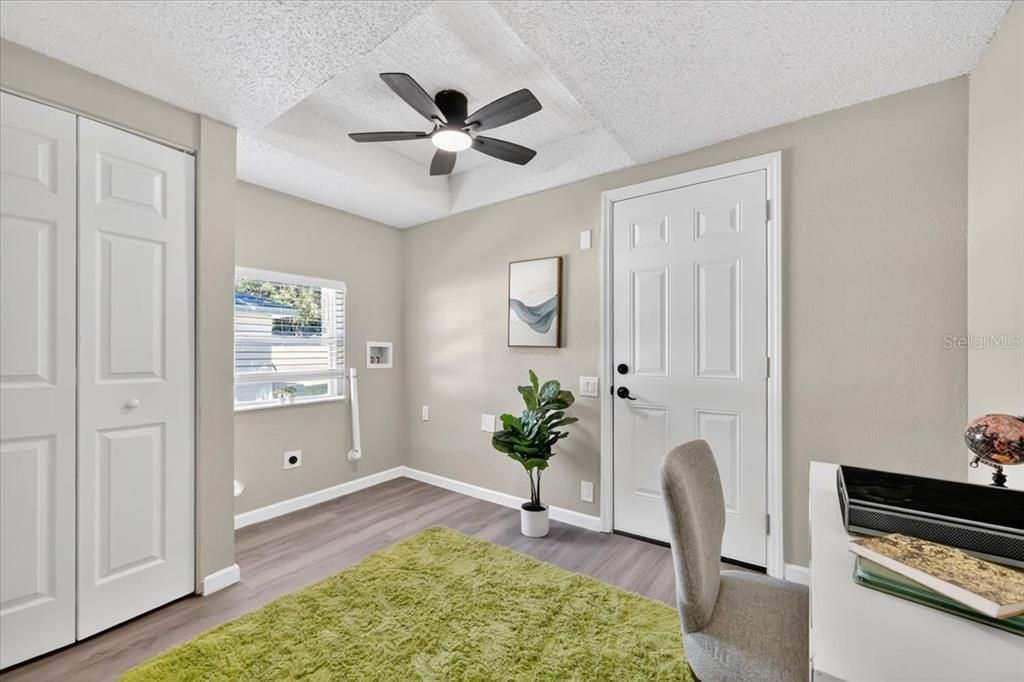 For Sale: $217,000 (3 beds, 1 baths, 912 Square Feet)