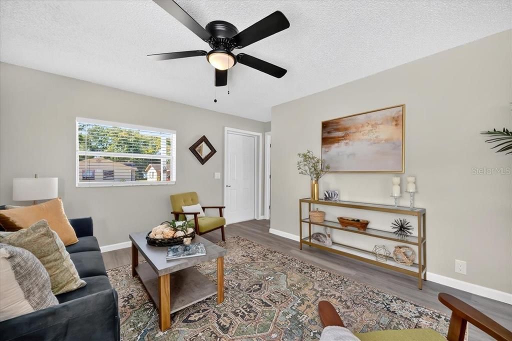 For Sale: $217,000 (3 beds, 1 baths, 912 Square Feet)