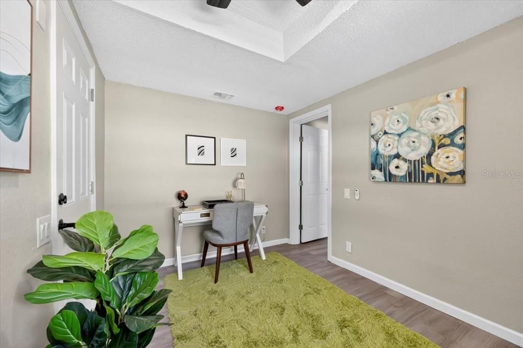 For Sale: $217,000 (3 beds, 1 baths, 912 Square Feet)