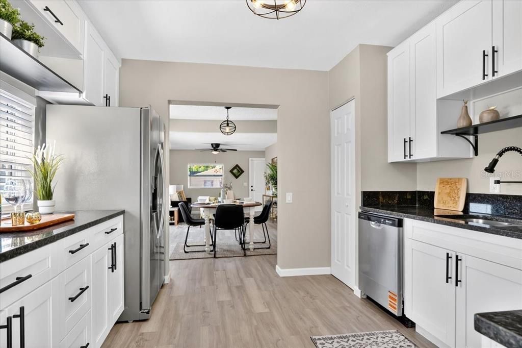 For Sale: $217,000 (3 beds, 1 baths, 912 Square Feet)