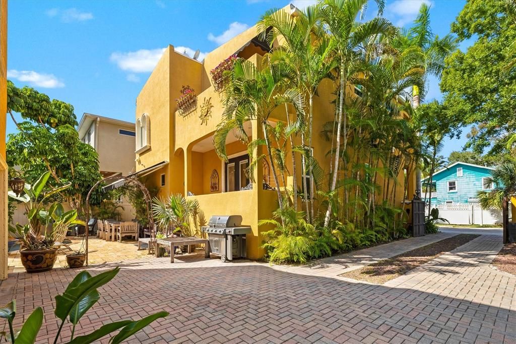 For Sale: $2,400,000 (4 beds, 3 baths, 2919 Square Feet)