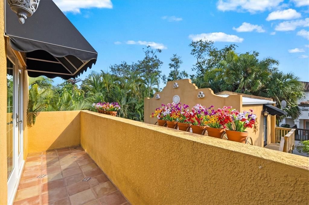 For Sale: $2,400,000 (4 beds, 3 baths, 2919 Square Feet)