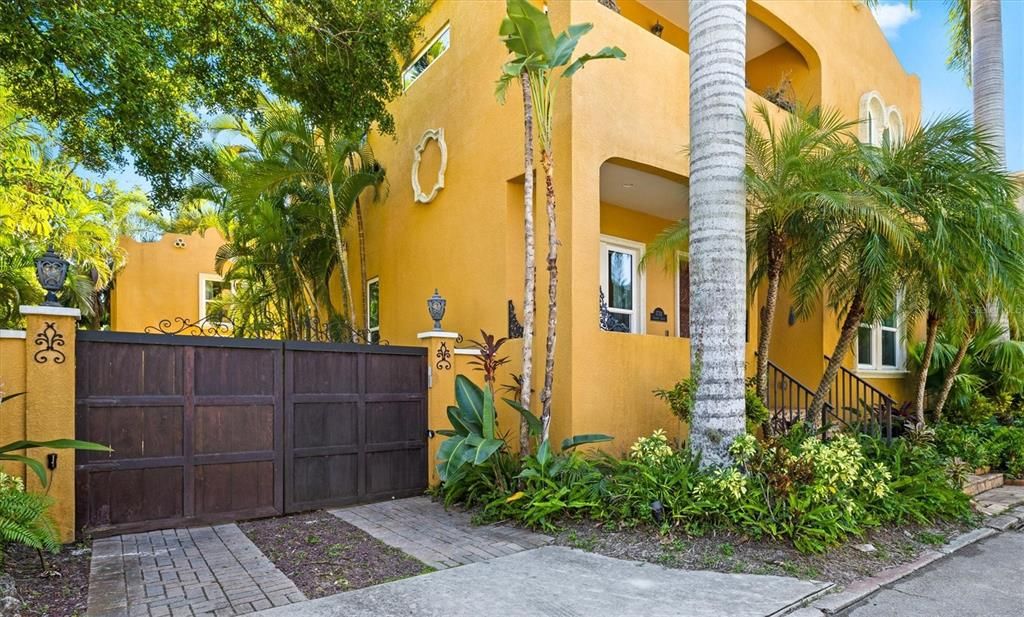 For Sale: $2,400,000 (4 beds, 3 baths, 2919 Square Feet)