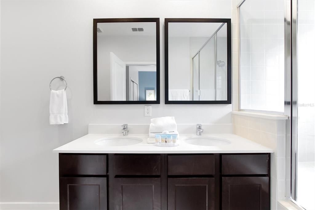 For Sale: $289,000 (2 beds, 2 baths, 1350 Square Feet)