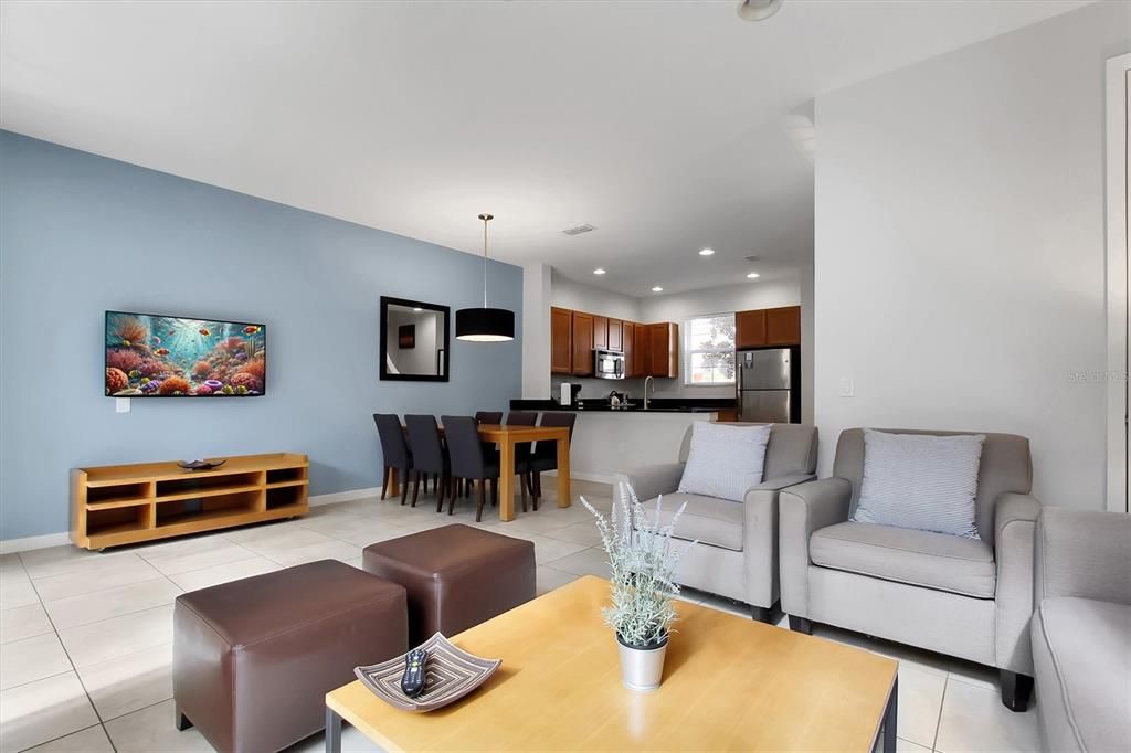 For Sale: $289,000 (2 beds, 2 baths, 1350 Square Feet)