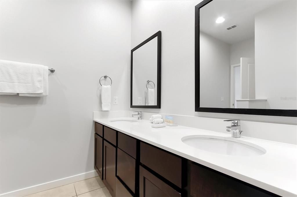 For Sale: $289,000 (2 beds, 2 baths, 1350 Square Feet)