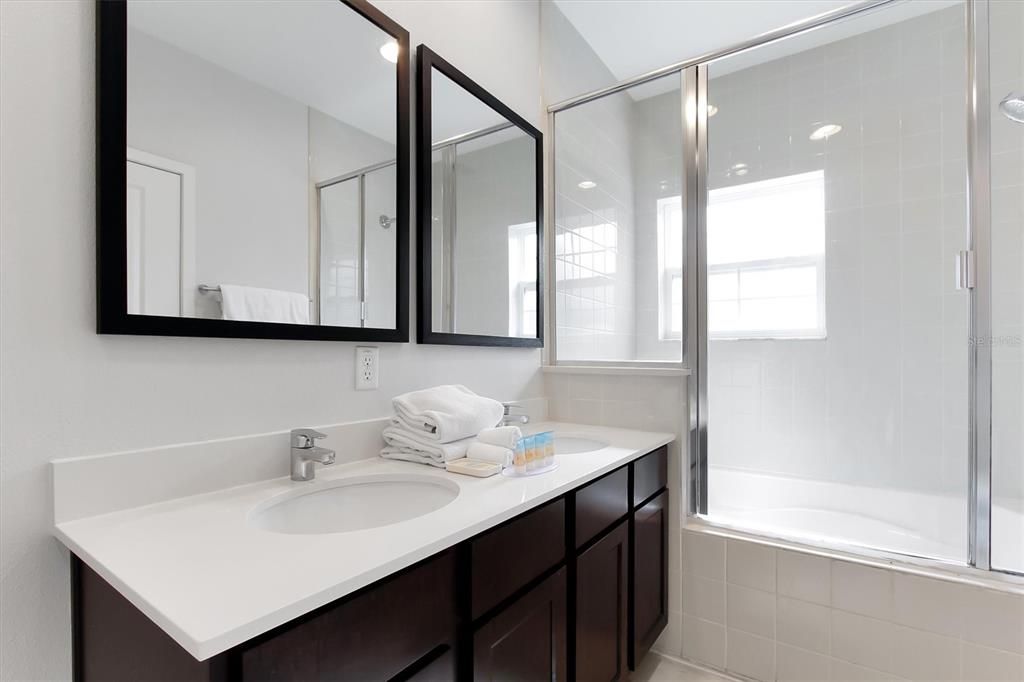 For Sale: $289,000 (2 beds, 2 baths, 1350 Square Feet)