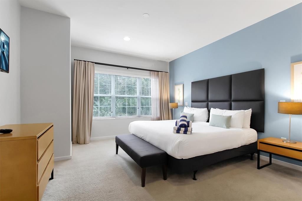 For Sale: $289,000 (2 beds, 2 baths, 1350 Square Feet)